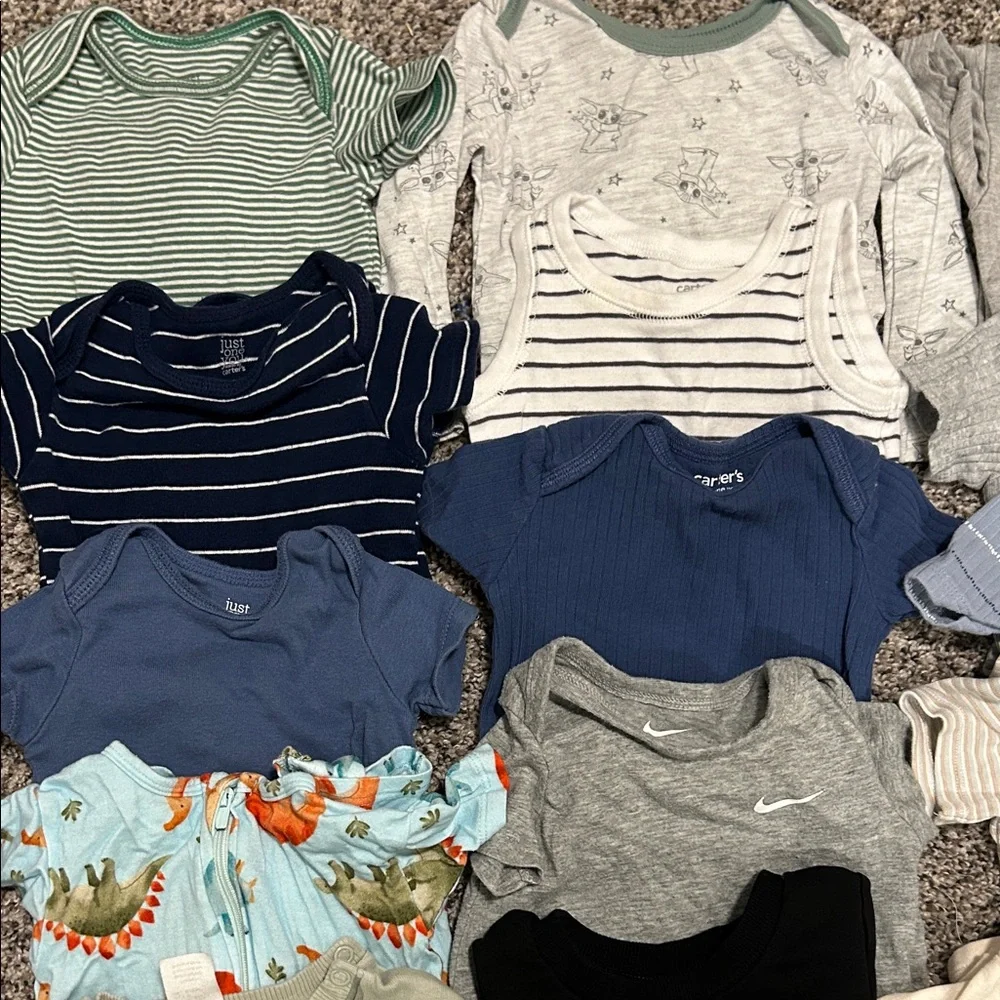 Assorted Baby Onesies and Shorts Set (20) - Picture 2 of 4